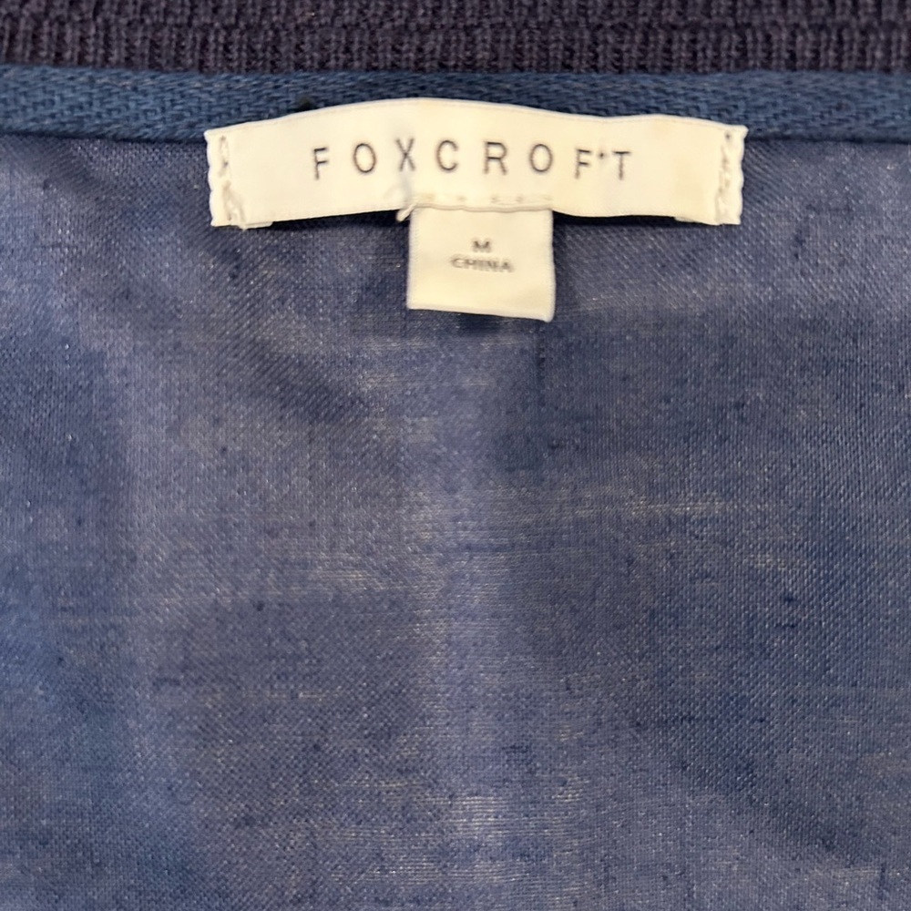 Foxcroft Linen and Cotton Sleeveless Tank Top, button detail, size Medium Navy - Picture 9 of 11